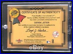 2000 FLEER AUTOGRAPHICS DEREK JETER Yankees AUTO HARD SIGNED ON CARD Black Ink