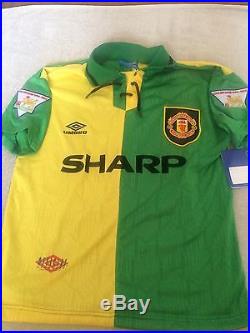 Eric Cantona signed Man Utd green & yellow 2004 away shirt RARE