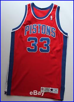 Grant Hill signed autographed game worn used Detroit Pistons jersey and shorts