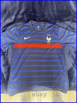 Karim Benzema Signed silver ink France 20/21 shirt Beckett Authenticated Karim Benzema Signed silver ink France 20/21 shirt Beckett Authenticated