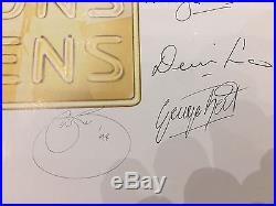 MANCHESTER UNITED ClASS 68 SIGNED BY 12 Inc GEORGE BEST, LAW & CHARLTON BECKETT
