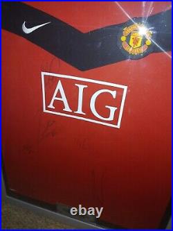 Manchester United Framed Signed shirt by Evra, Berbatov, Gibson, Valencia, Wes Brown