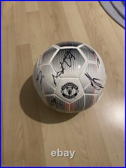 Manchester Utd signed ball 23/24