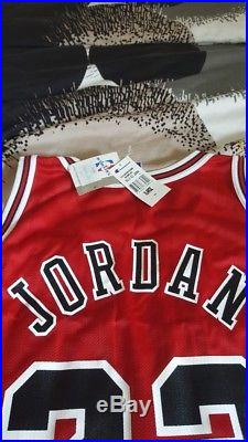 Michael Jordan UDA Upper Deck Signed Auto Bulls 1997-1998 Finals Jersey
