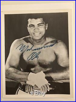 Muhammad Ali Signed Autograph Photo 8x10 Boxing PSA/DNA Full letter