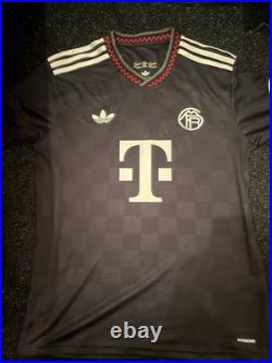 Pavlovic Signed Bayern Munich Shirt With COA Germany Football