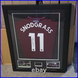 ROBERT SNODGRASS Signed Shirt Framed WEST HAM Soccer ROBERT SNODGRASS Signed Shirt Framed WEST HAM Soccer