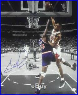 Scottie Pippen Autographed/Signed Chicago Bulls 16X20 Photo JSA 20881