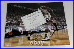 Shaquille O'Neal Signed Photo COA Shaquille O'Neal Signed Photo COA