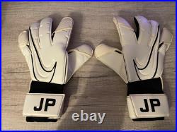 Signed Jordan Pickford's Personal Goalkeeper Gloves (Sports Memorabilia)