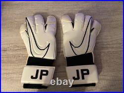 Signed Jordan Pickford's Personal Goalkeeper Gloves (Sports Memorabilia)