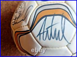 Signed (inc. Ronaldo) Man Utd Football 2004/05 with Certificate