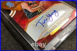 Trae Young 2018-19 Panini Crown Royale Autograph Signed Rookie 142/149 Auto RC